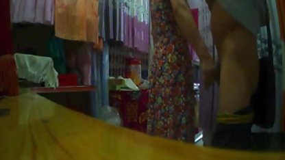 Dump tante jepang porn pacarnya sambil mendengarkan